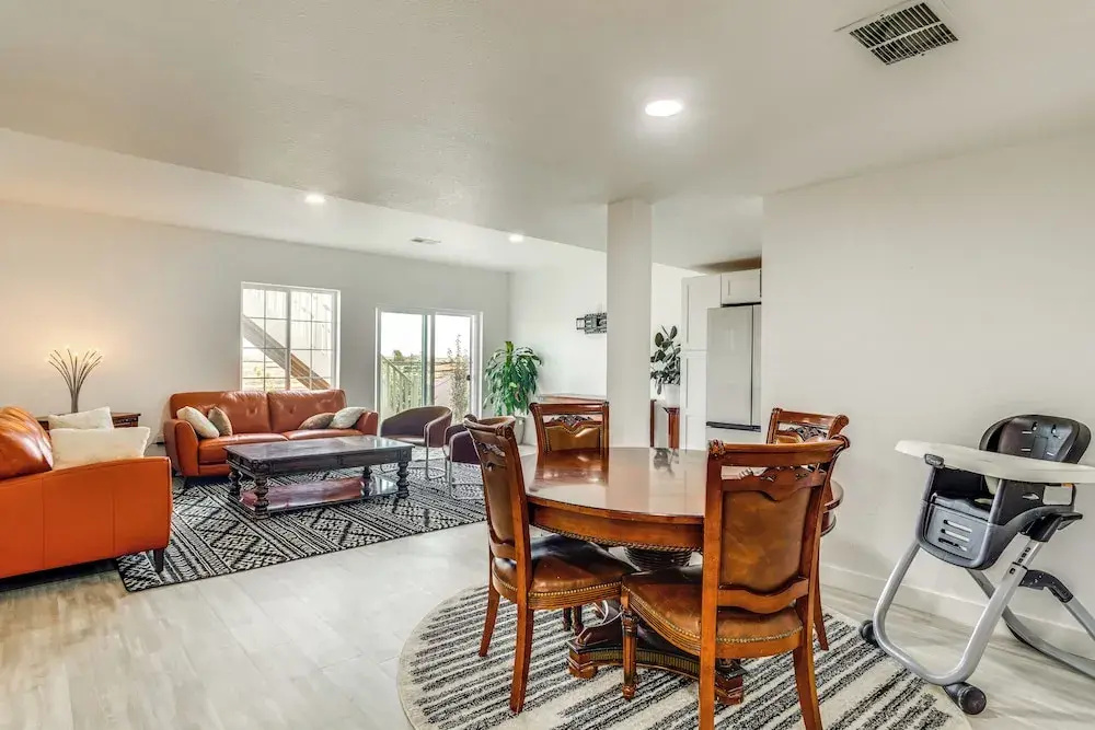 4 Mi to Gaylord Rockies: Modern Aurora Apartment