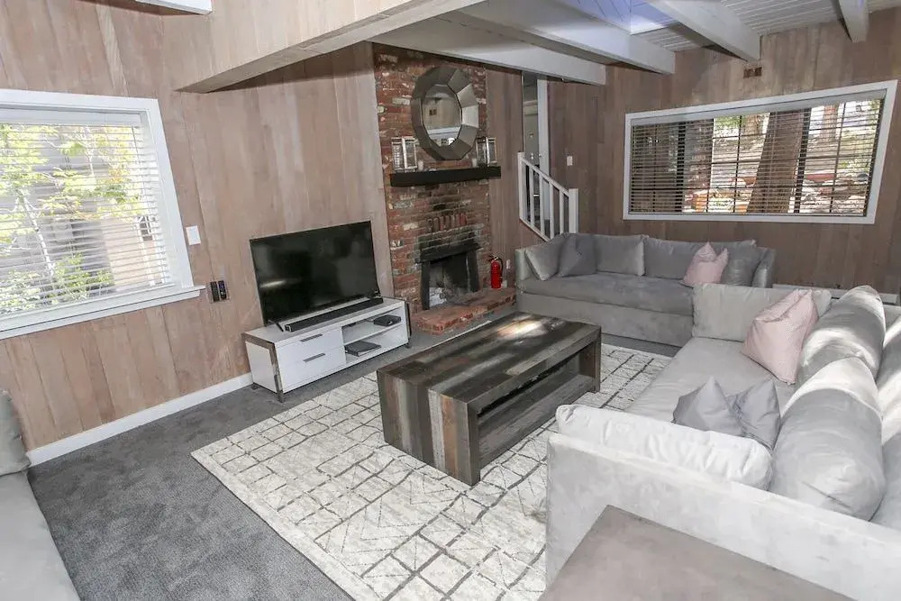 Scandinavian Dream Chalet - 3 Br home by RedAwning