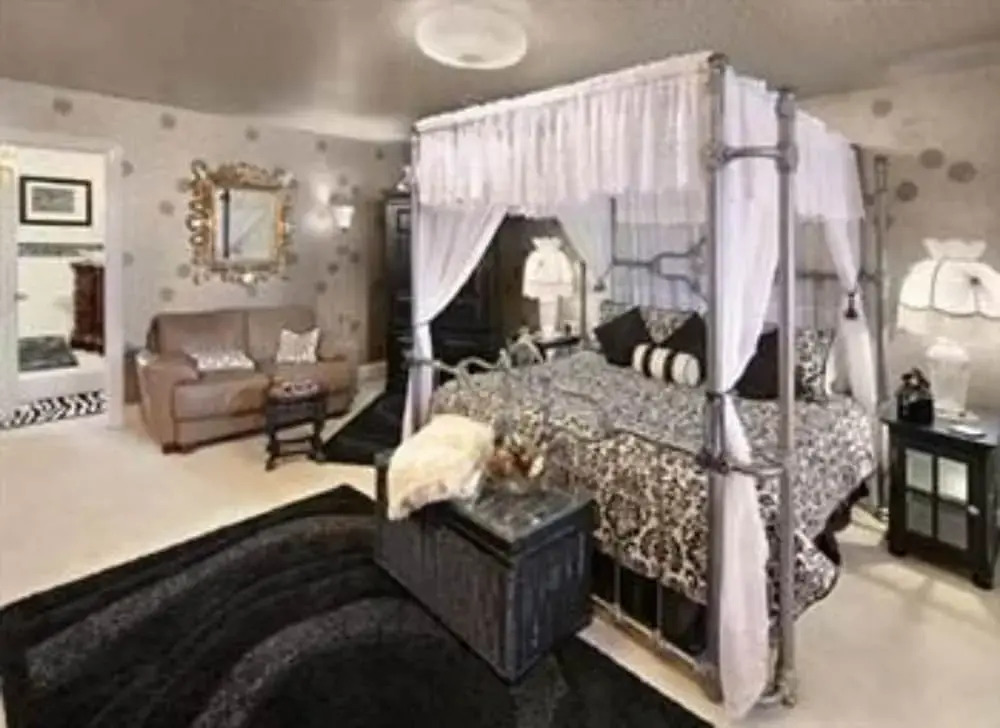 Matthews Manor Bed & Breakfast