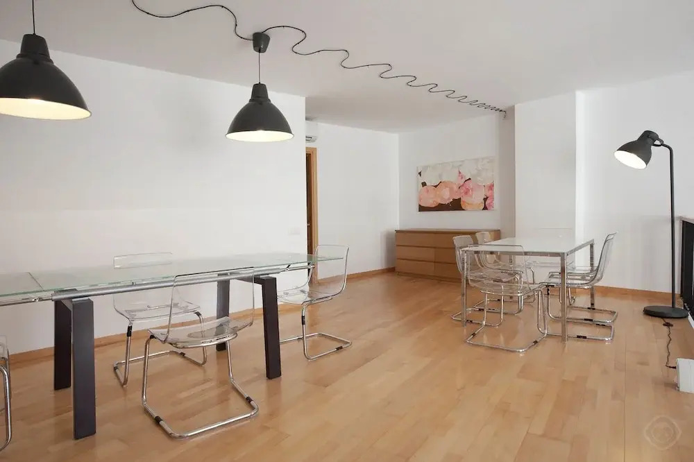 Large Guell Apartment