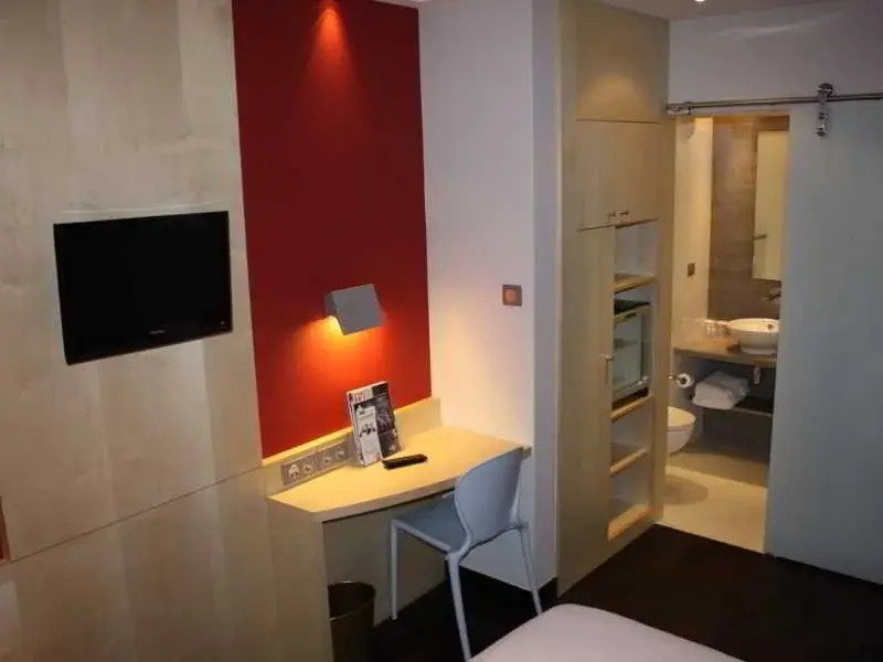 Kyriad Paris Ouest Puteaux La Defense