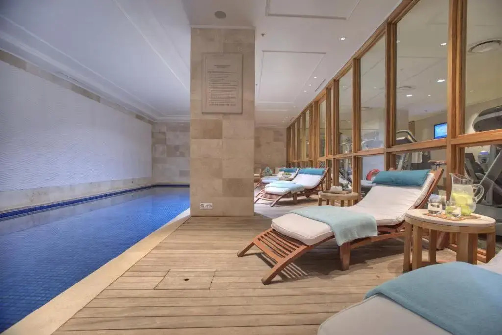 Taj Hotel Cape Town - luxury 5 star suites - very spacious with kitchenette, Lions Head views
