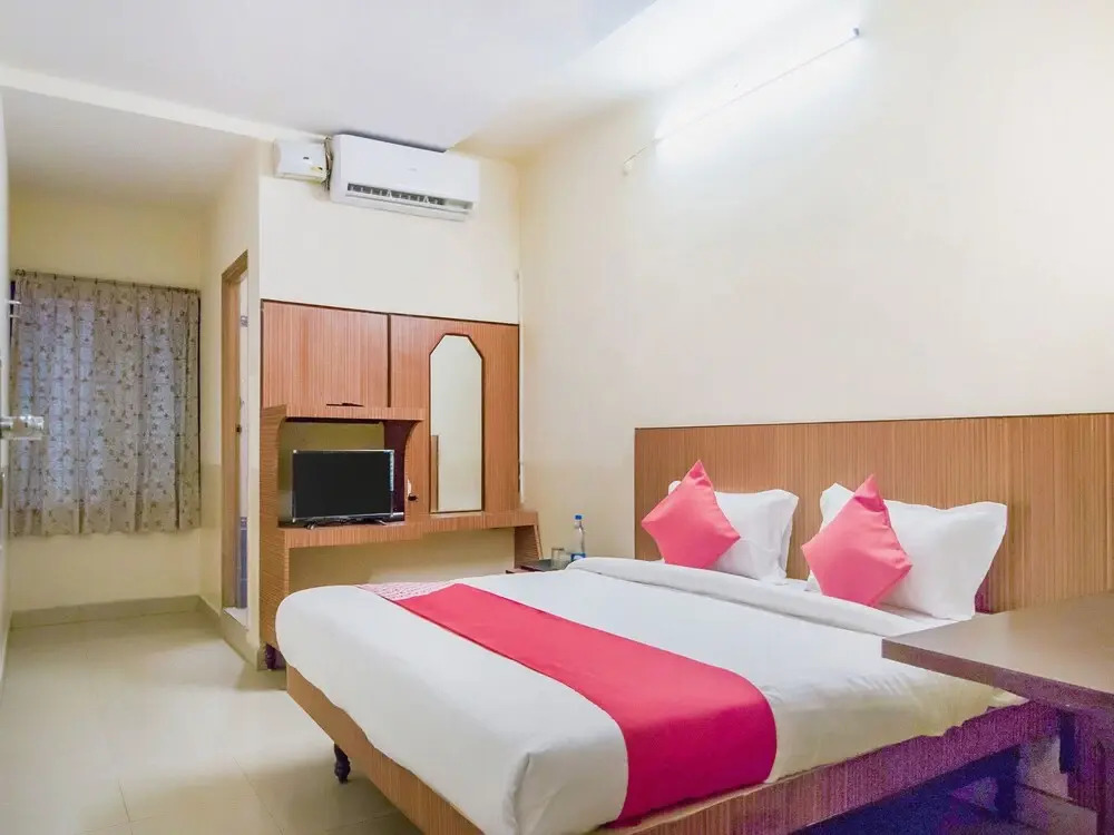 OYO 13300 Anupama Residency