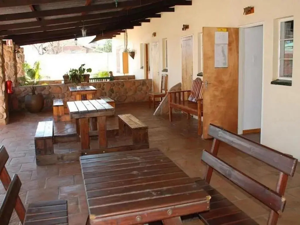 Gusto's Inn