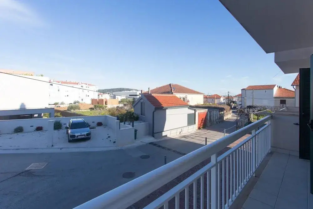 Charming Apartments With Private Balcony and City View Seget Donji