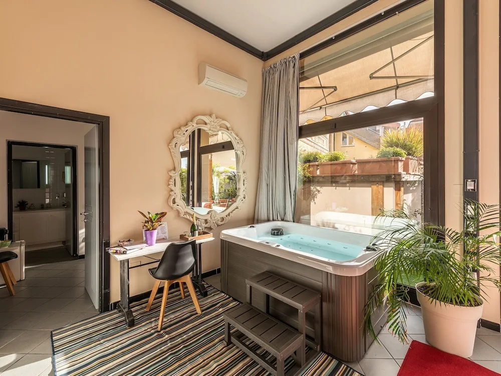 Snob Luxury Suite