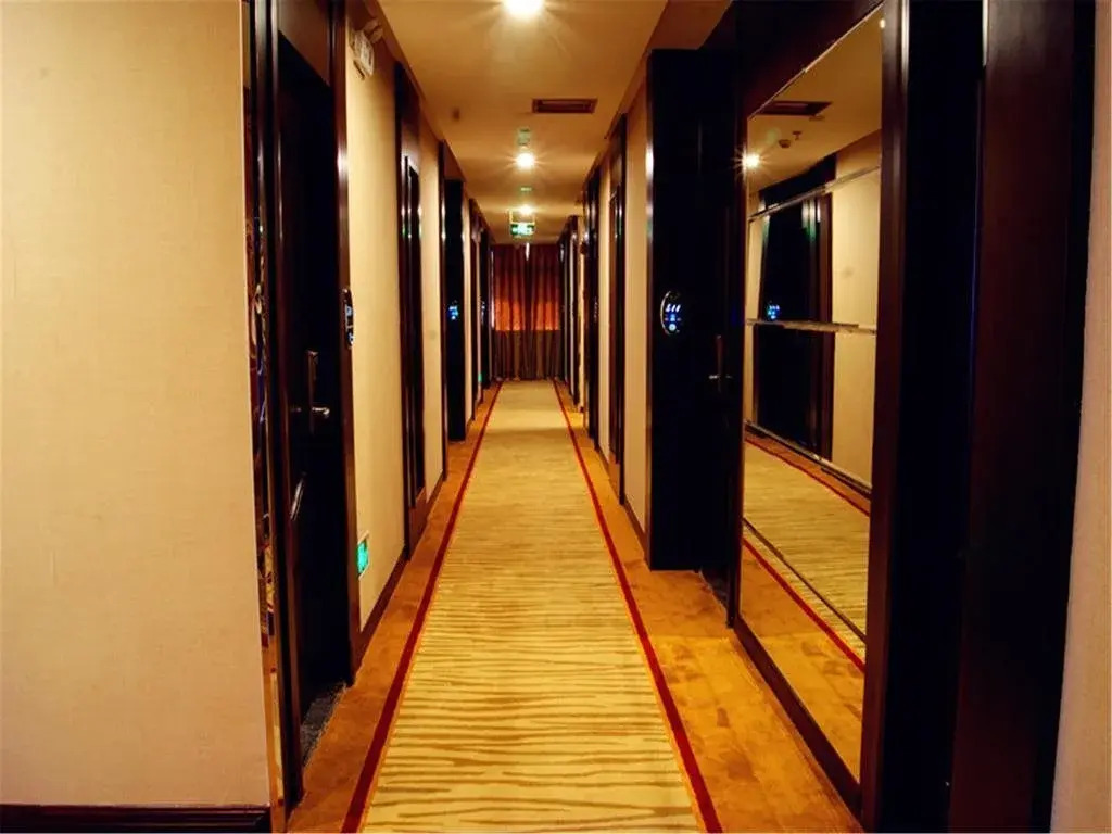 Golden Hotel