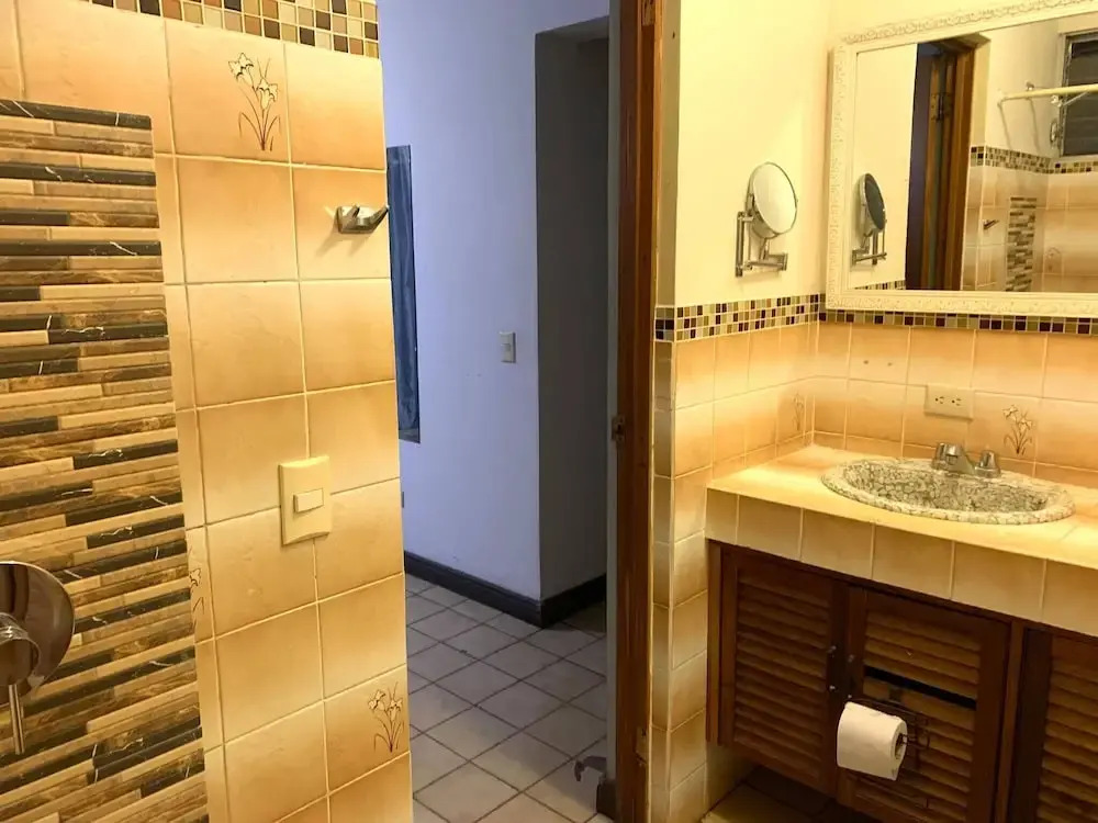 Large And Cosy Apartment With Private Garden