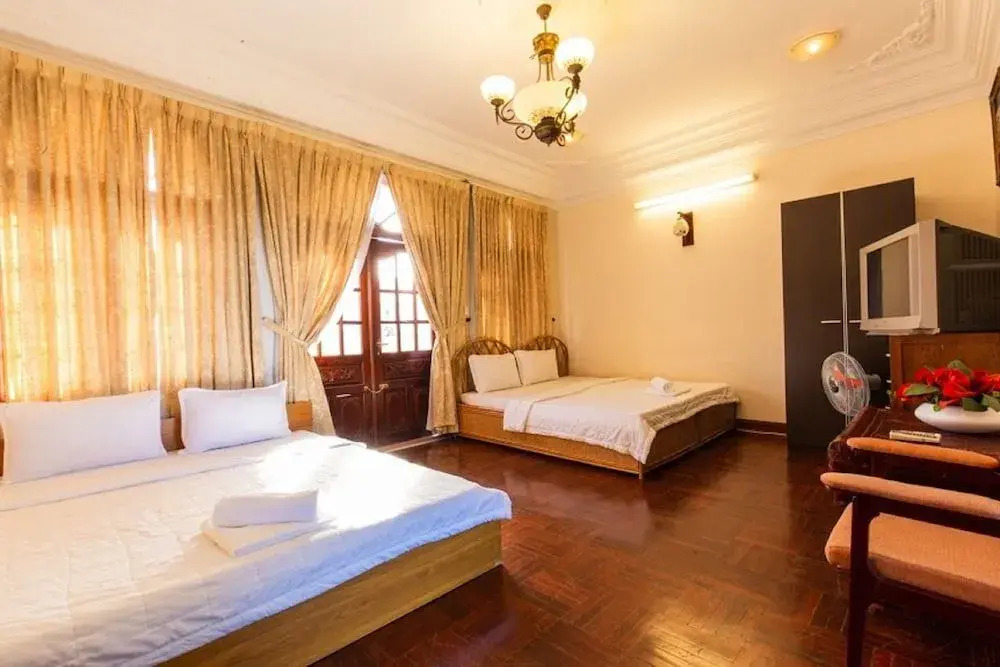 Villa 5 Lạc Long Quân - Bãi Sau