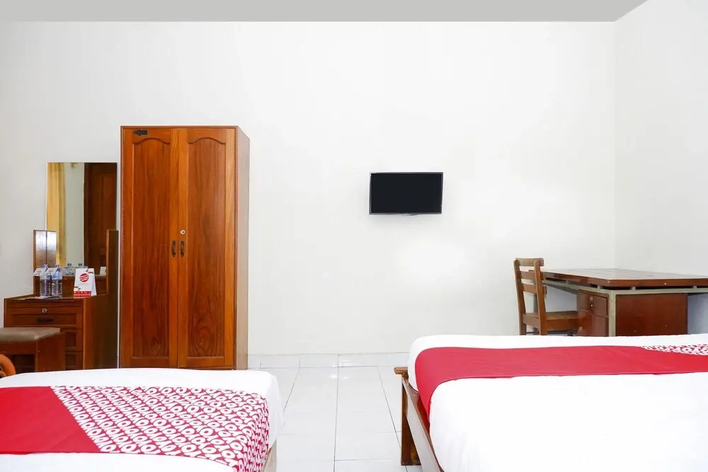 Hotel Pura Puspa Rosa by OYO Rooms