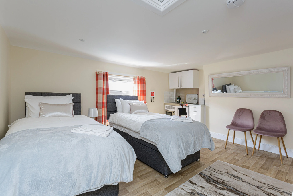 St Marys Modern Central Huge Studio Apartments