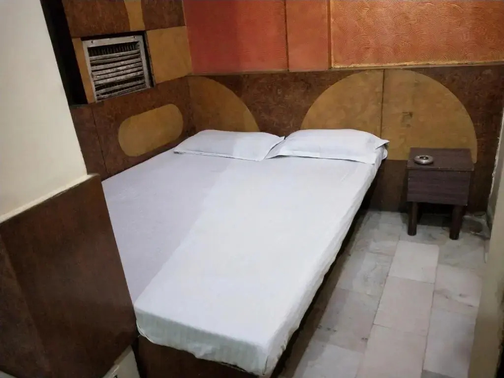 Mahesh Hotel