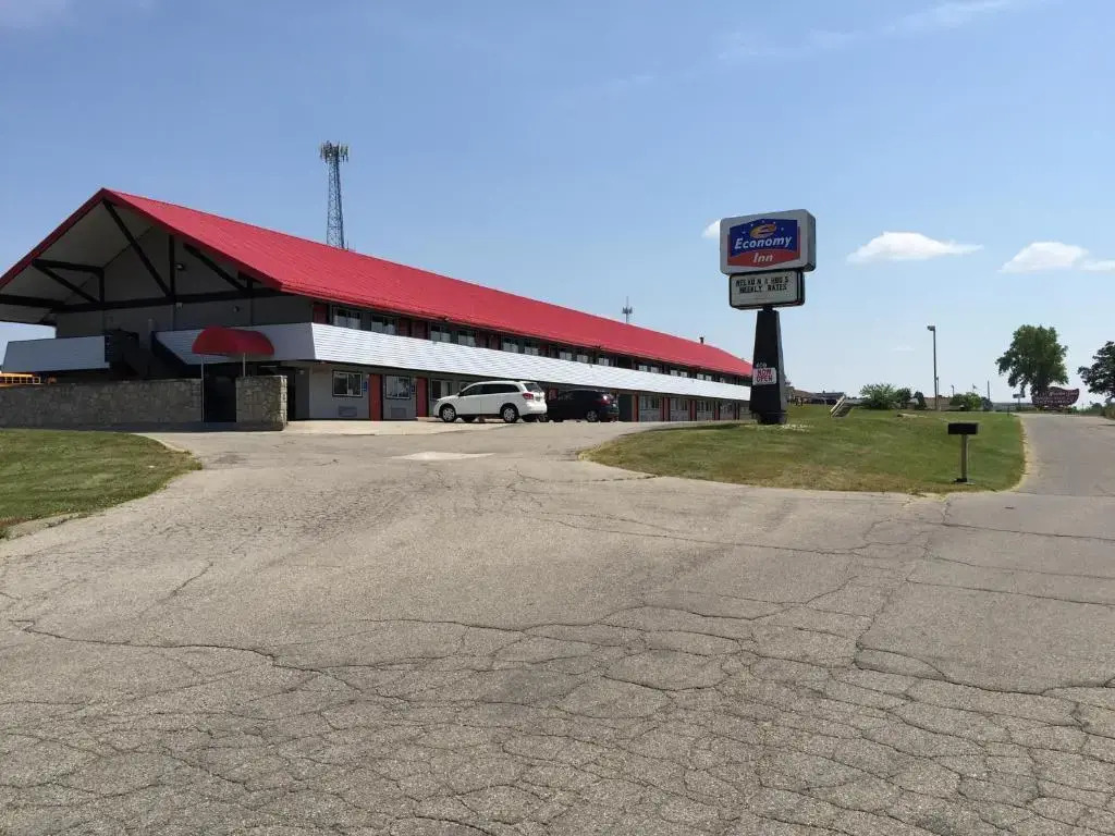 Economy Inn of Holland