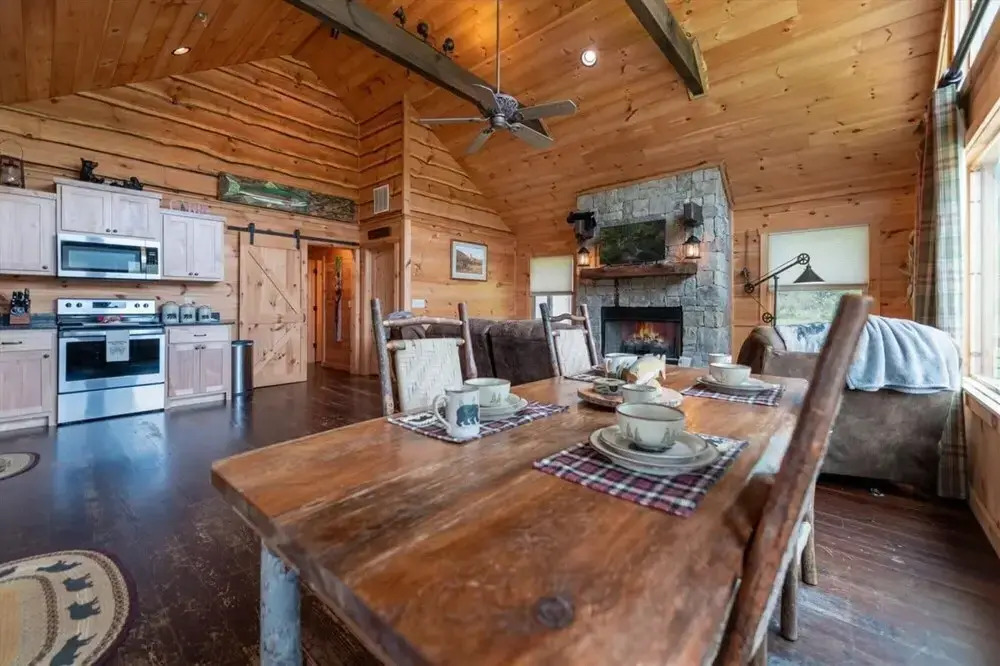 Carters Cozy Cabin - Peaceful Cabin With 13 Acres of Lawn Trees and Trails