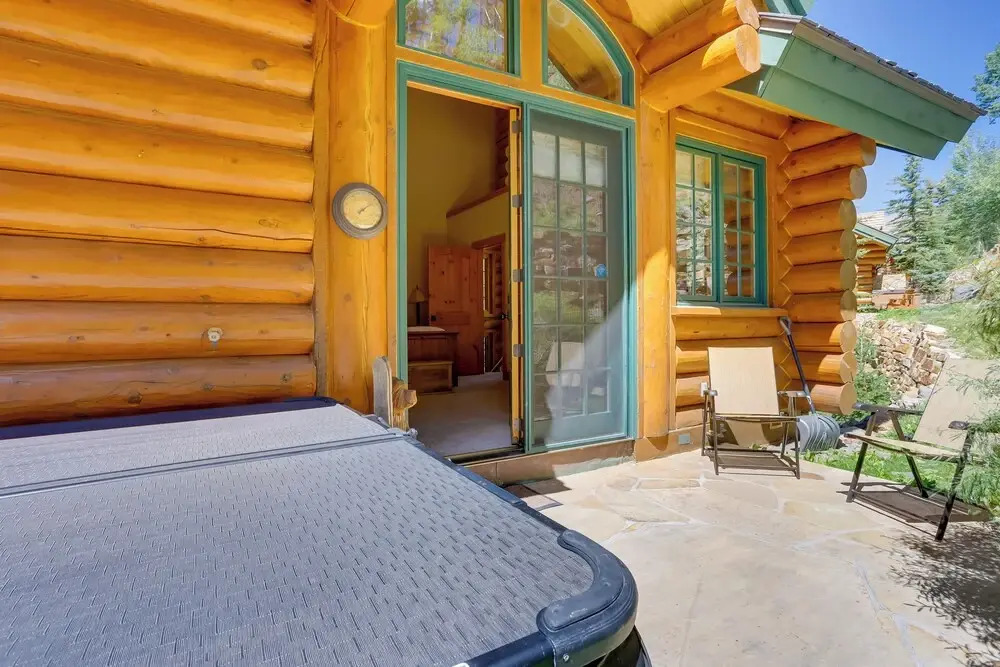 Ski-In/Ski-Out Mountain Village Condo w/ Hot Tub