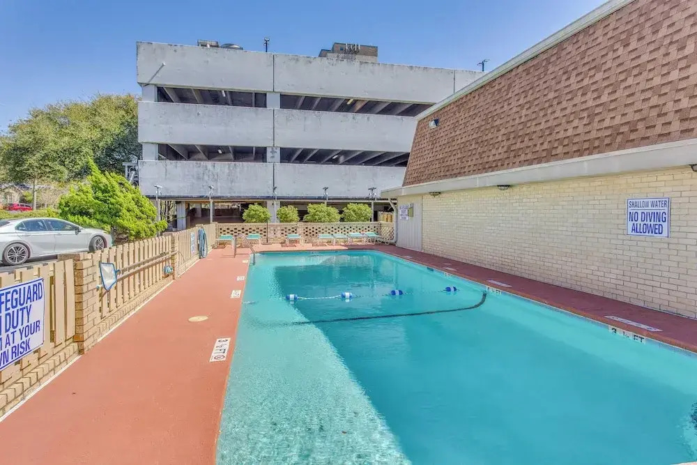 Walk to Myrtle Beach: Townhome w/ Pool Access