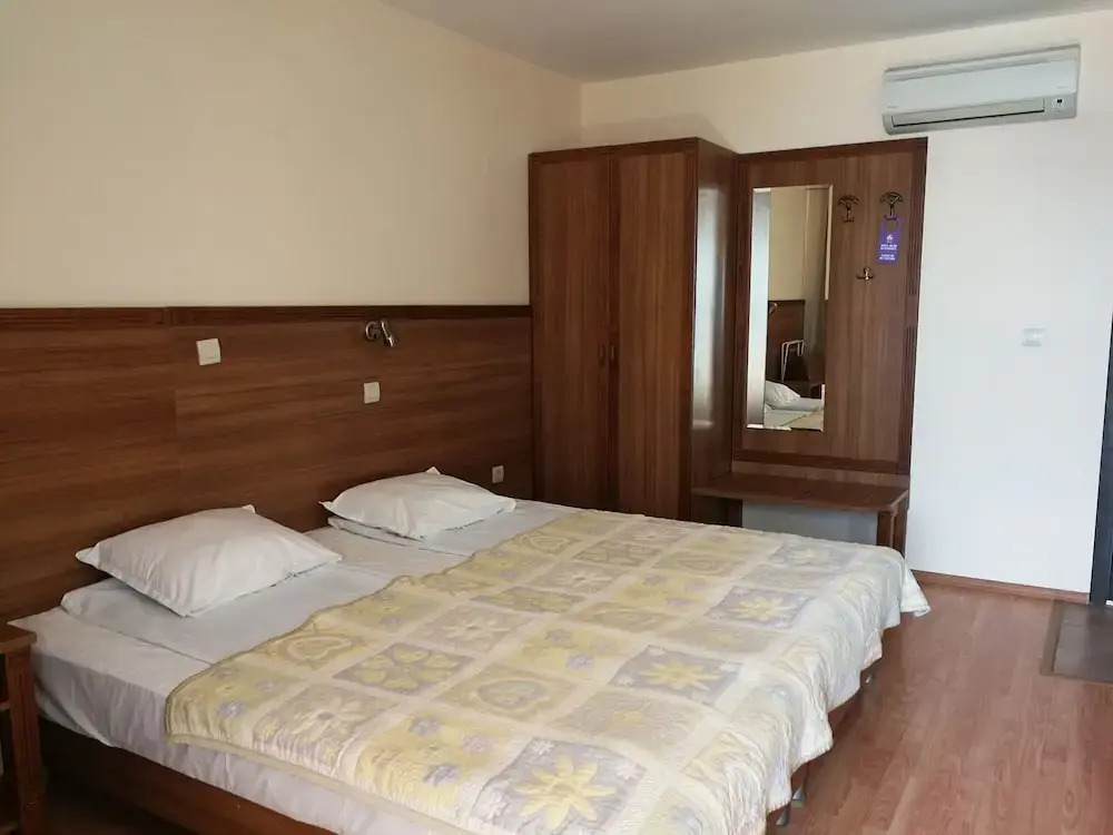 Iris Hotel