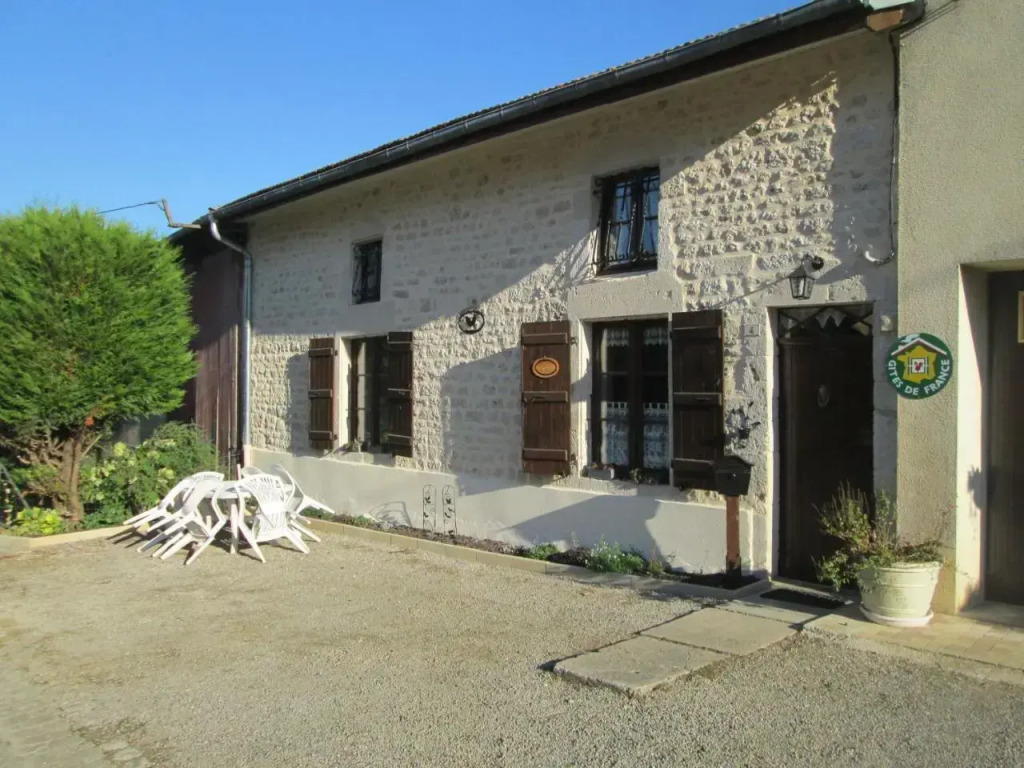 Maison cosy avec terrasse, 3 chambres, wifi, animaux acceptés, idéal pour familles en Meuse - FR-1-585-2