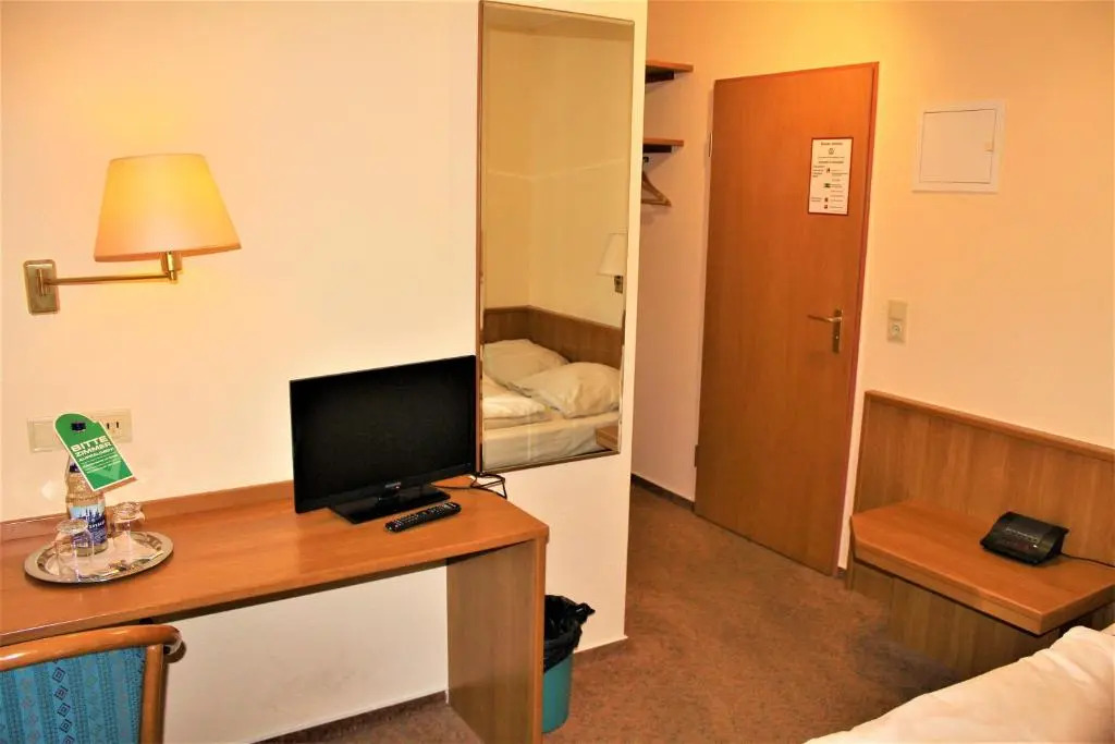 Hotel Alsterquelle 24h Check-in, Free Parking and WiFi