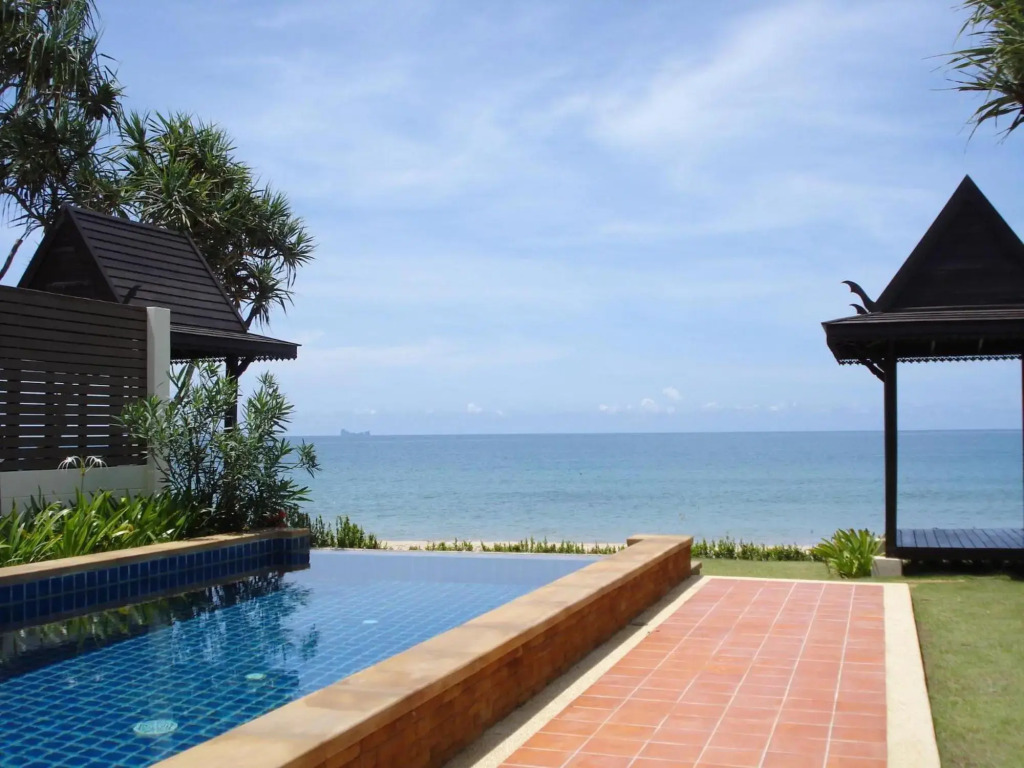 Beachfront Villa 2 Bedrooms with Private Pool