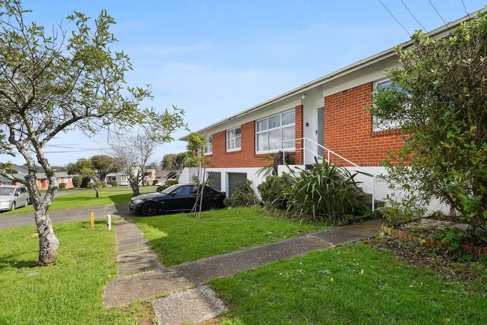 Renovated Takapuna 2BR Apt - Parking