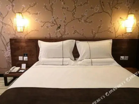 Lang Yun Ripple Hotel (Pingshan Hehualou county standard store)