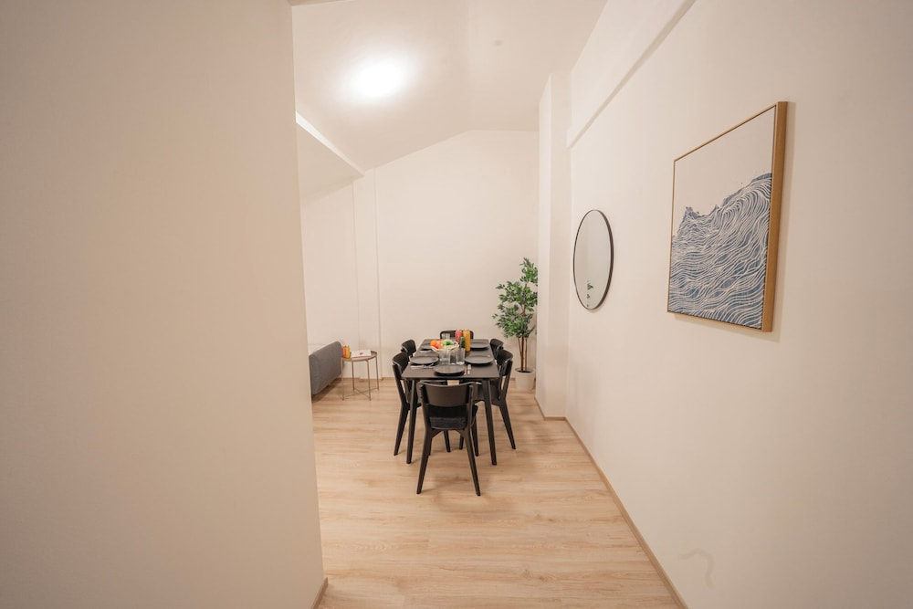 2 Bedroom Apartments 18 Min to center