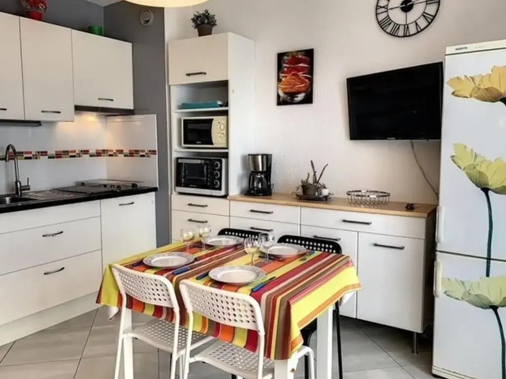 Appartement Balaruc-les-Bains, 1 pièce, 4 personnes - FR-1-503-93