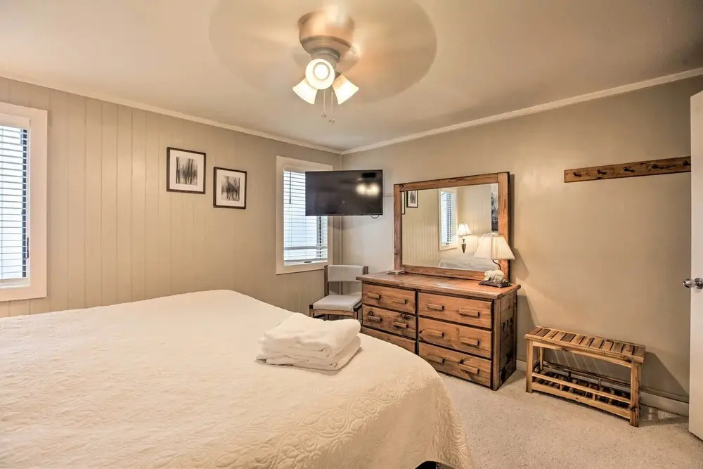 Slopeside Snowshoe Condo - Walk to Ski Lifts!