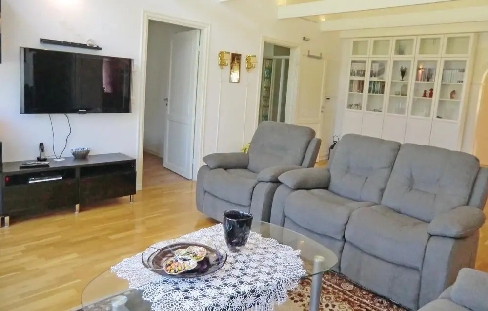 Cozy Home In Orrefors With Lake View