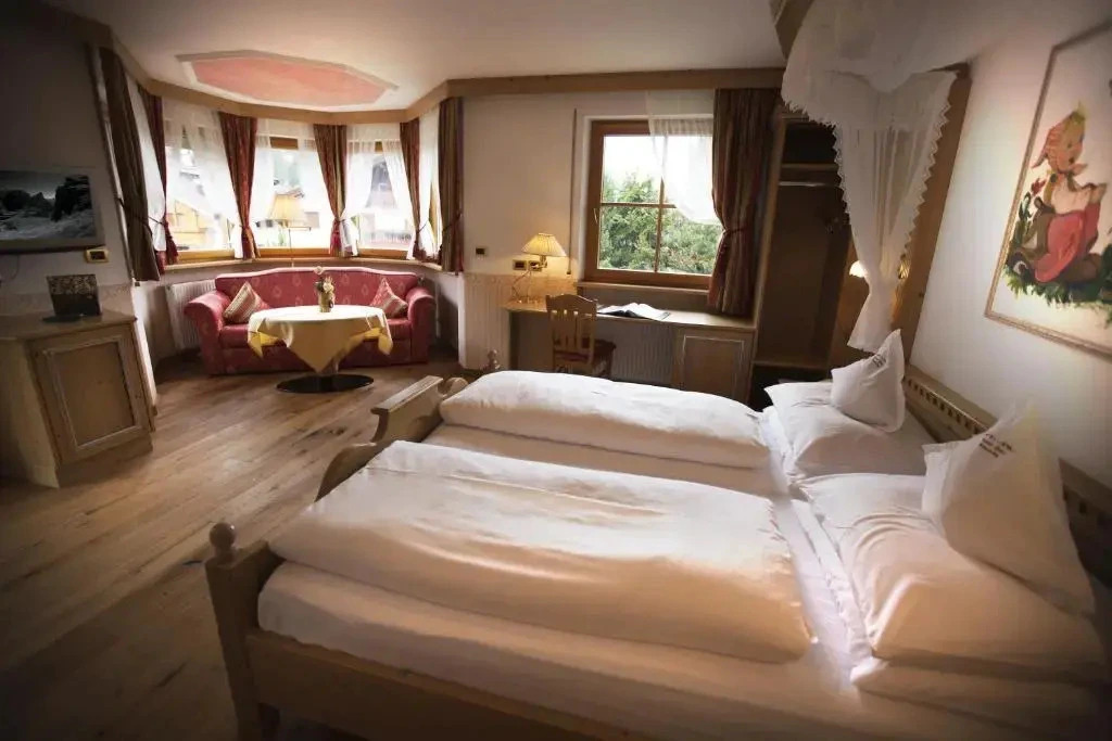 Hotel Garni Concordia - Dolomites Home