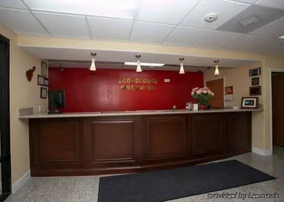 Econo Lodge Inn & Suites Memphis