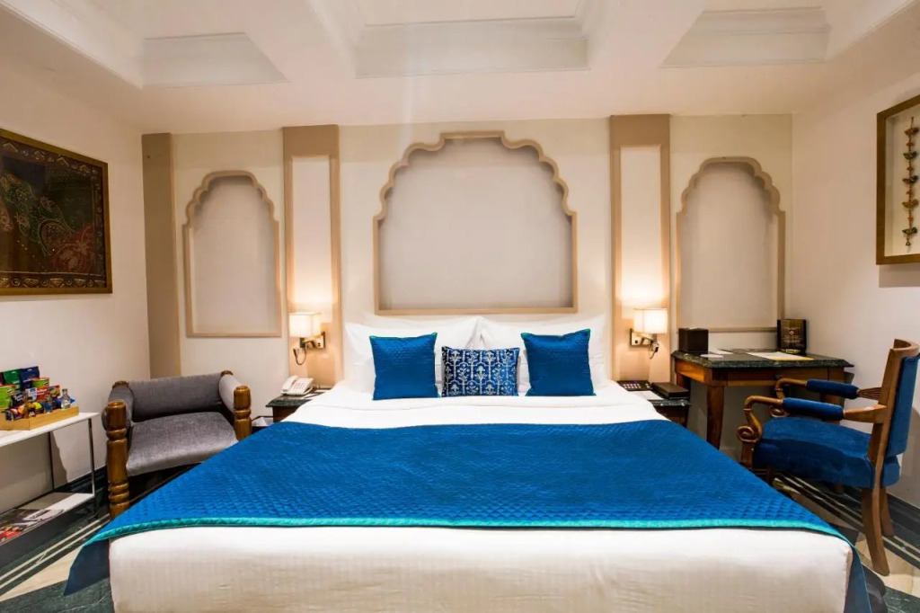 Hotel Bawa Continental Juhu Beach