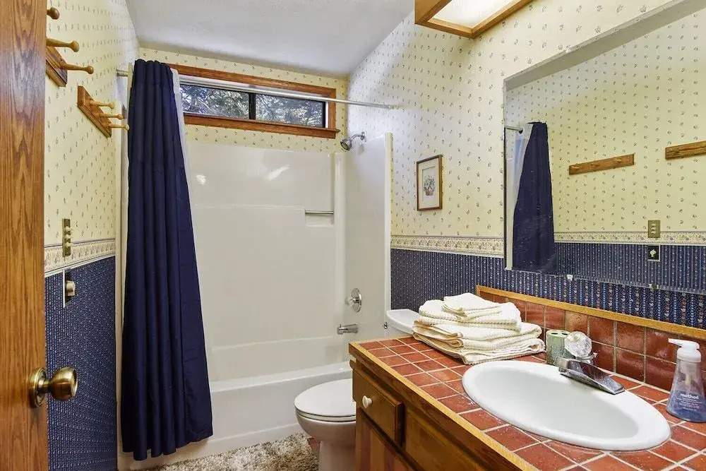 Relax Inn Close to Attractions Galore!