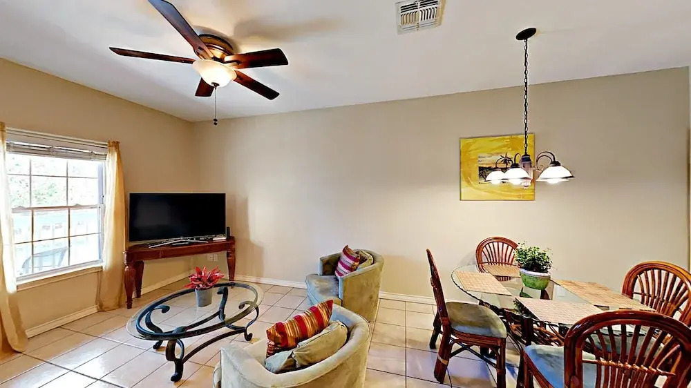 111 E Marlin St Cabin #C - 2 Br cabin by RedAwning