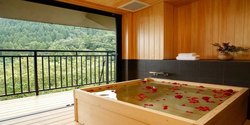 Yamanaka Onsen Hanatsubaki