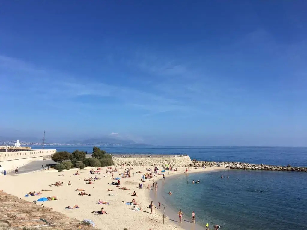 2 bedrooms 2 bathrooms apartment in Old Antibes