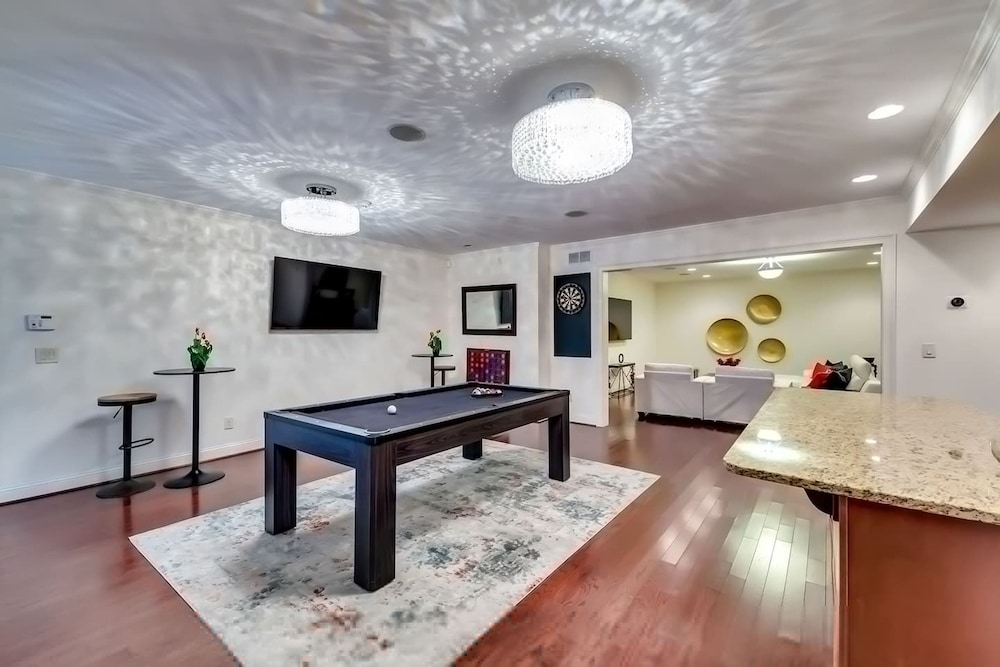Luxe Gated Fenced Buckhead 6BD 8 5bth Sleeps 12