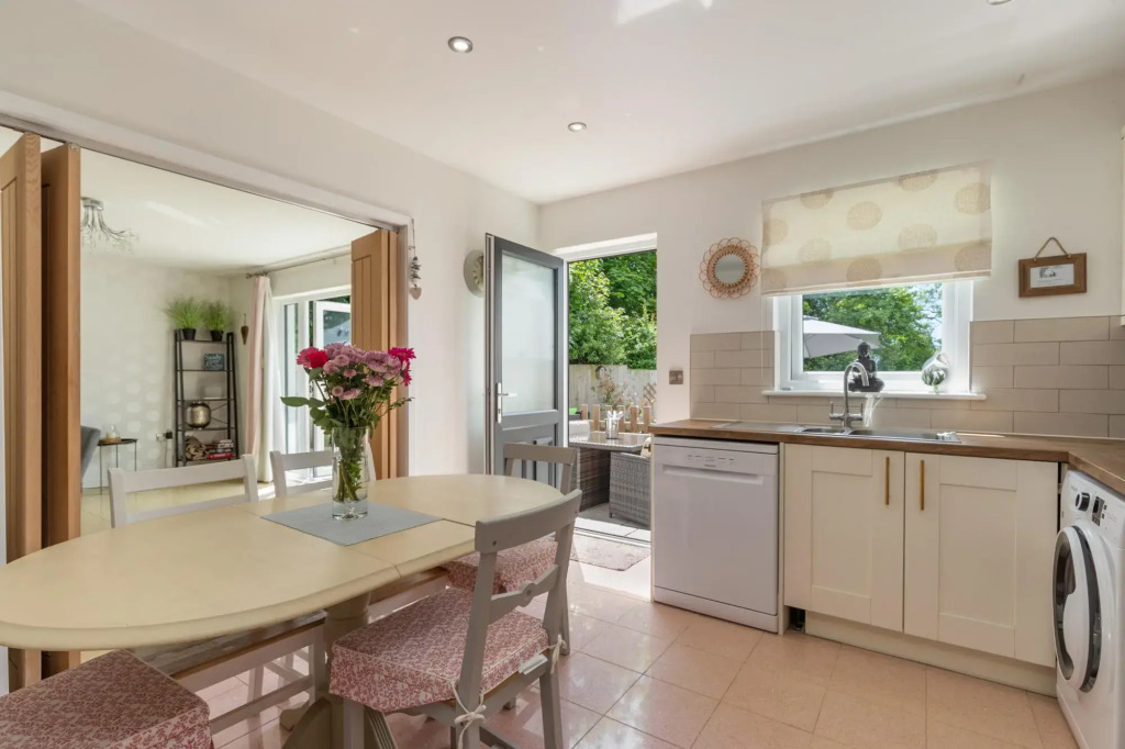 Parsonage Cottage- Peaceful Dog Friendly Cottage