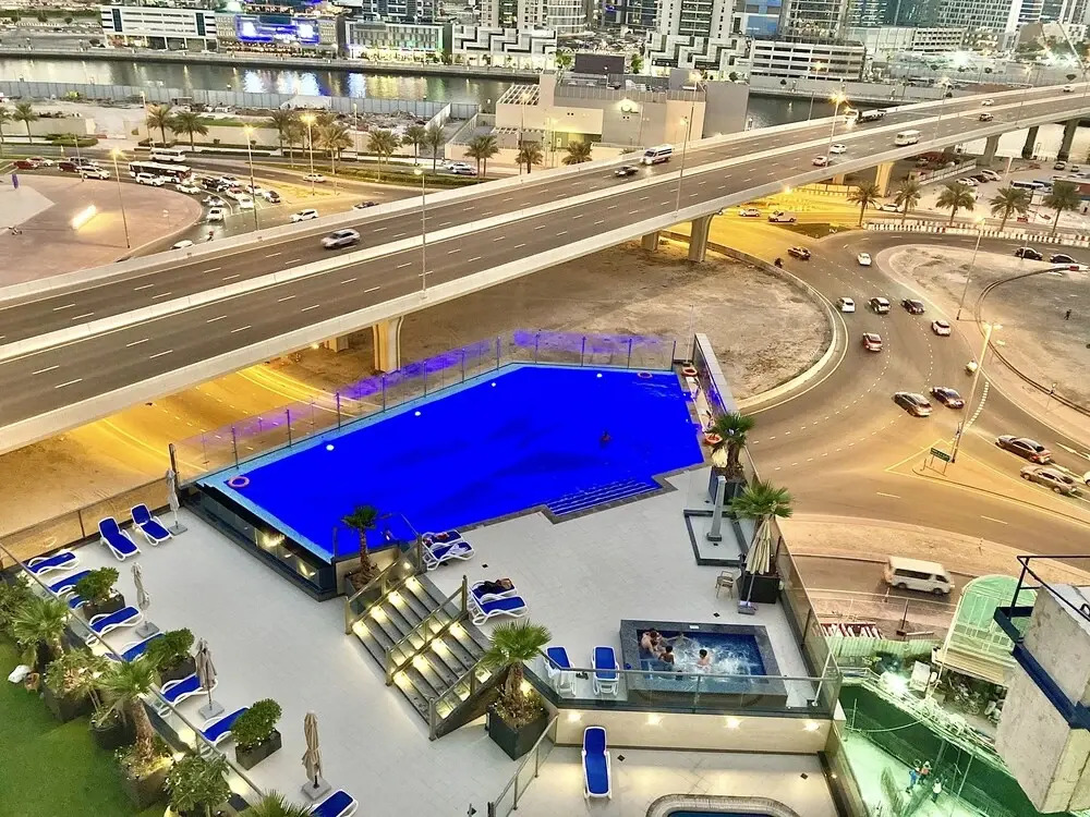 SuperHost - Elite Apartment With Canal and City Skyline Views