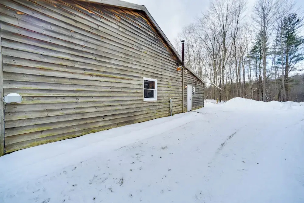 Cozy Studio on Secluded 55 Acres w/ Fire Pit!
