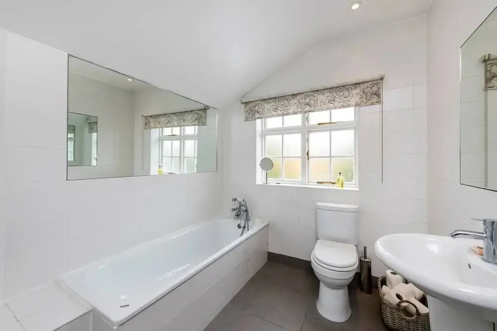 Delightful 2-bed Home, Fulham