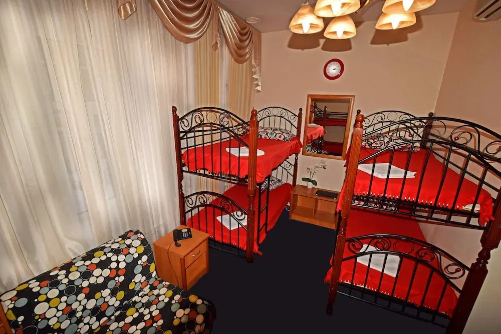 ArtBaza Hotel