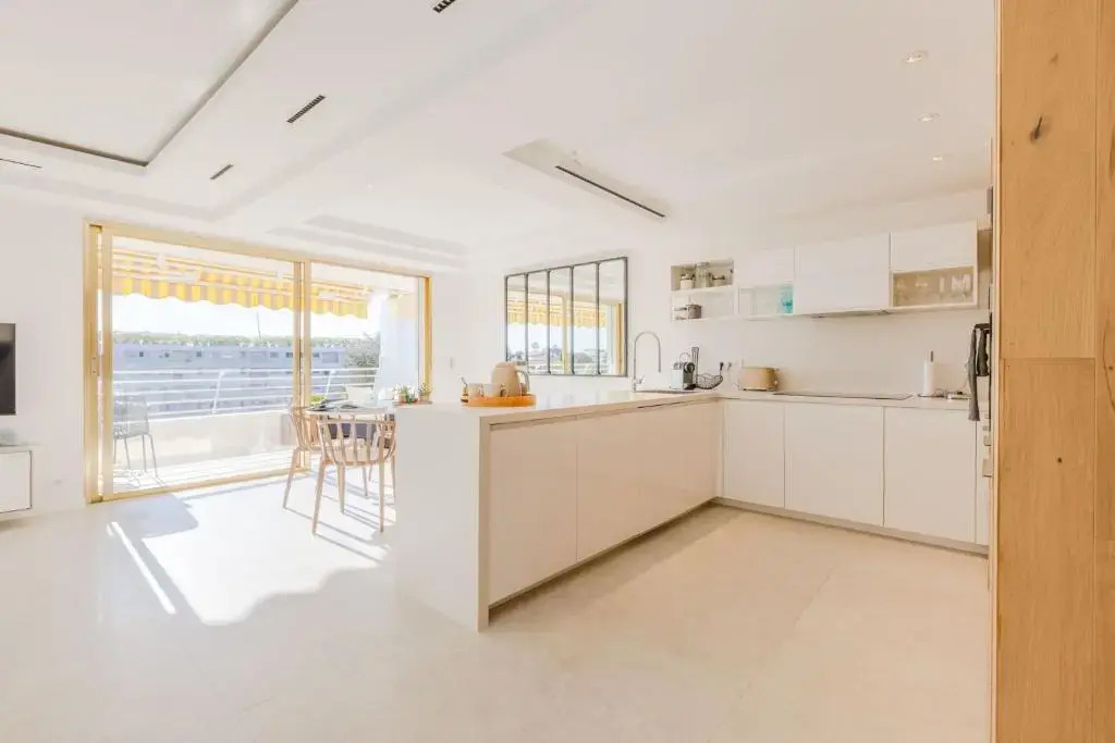 SERRENDY Splendid 3-bedroom apartment within an upscale
