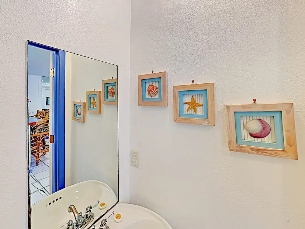 New Listing! Island W/ Pool, Walk To Beach 3 Bedroom Condo