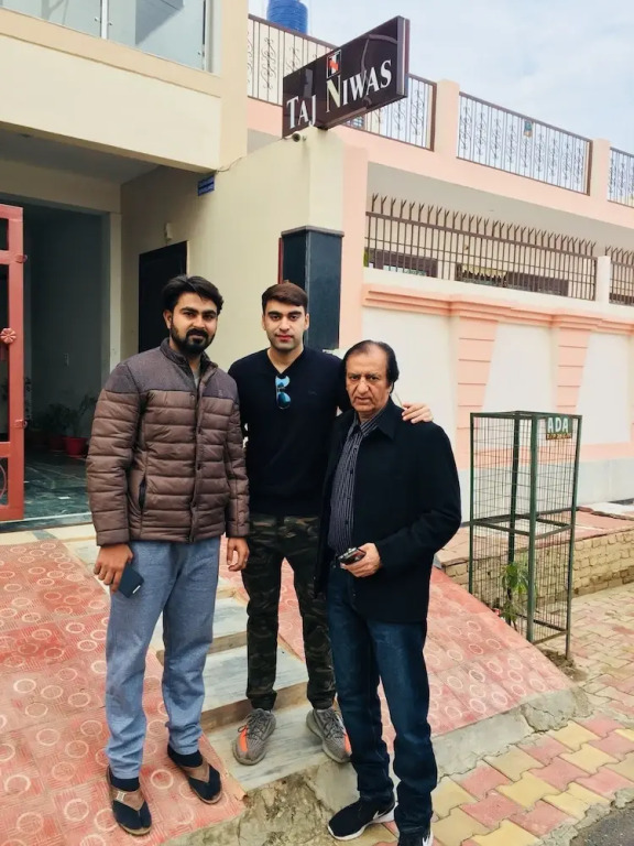 Hotel Taj Niwas