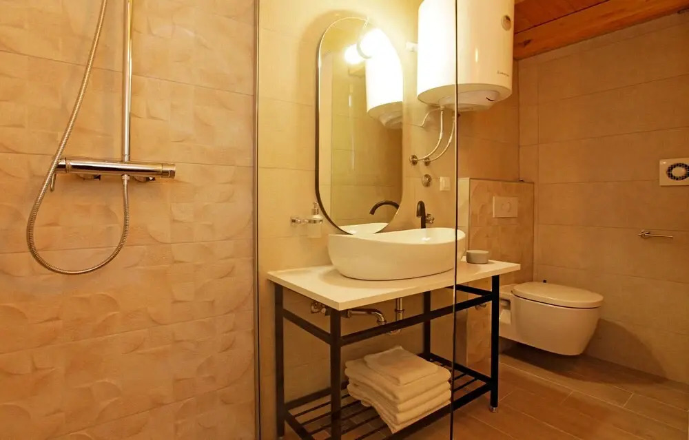 Amazing Home in Bol With 5 Bedrooms, Jacuzzi and Wifi