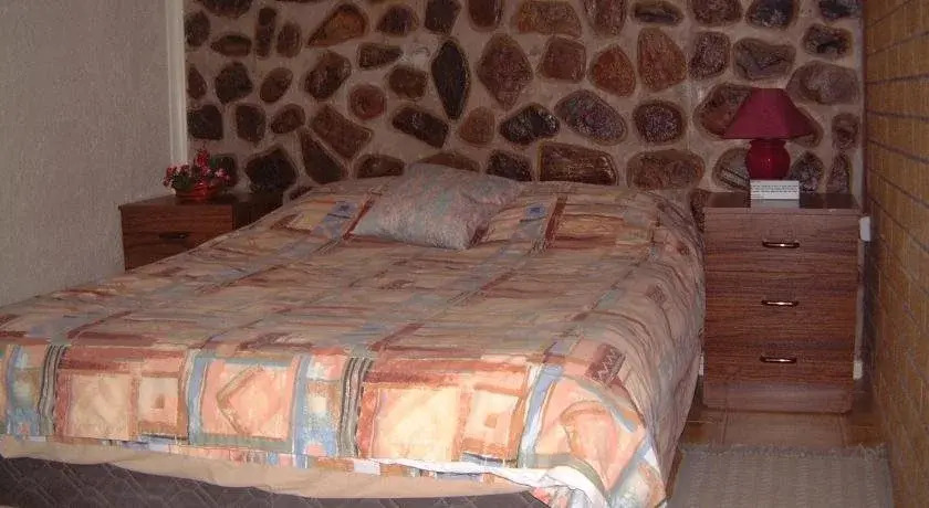 Radeka Downunder Underground Motel