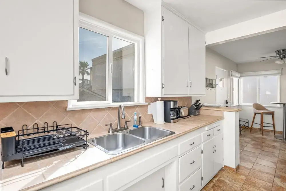 Beachside Apt With Laundry AC Patio