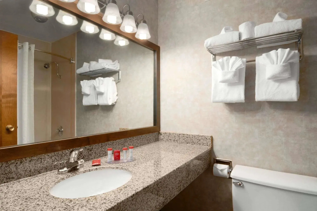 EverSpring Inn and Suites
